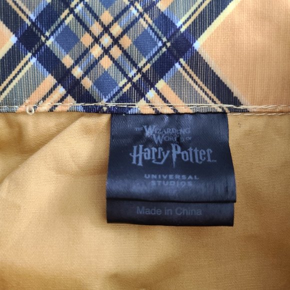 Harry Potter Hufflepuff Universal Studios Men’s Button-Up Shirt Yellow XS NEW - Picture 6 of 12